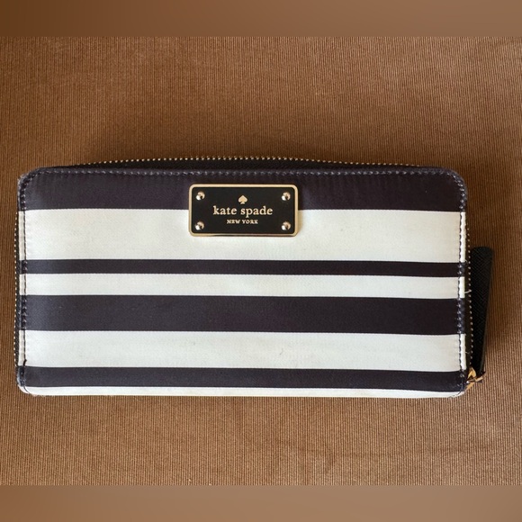 ♠️ Kate Spade Black & White Striped Wallet - Picture 3 of 5